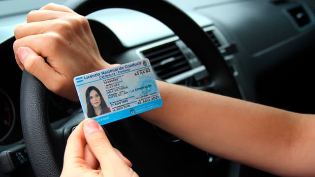 Provincia de Buenos Aires mantiene vigencia de licencias de conducir tradicionales pese a innovaciones digitales
