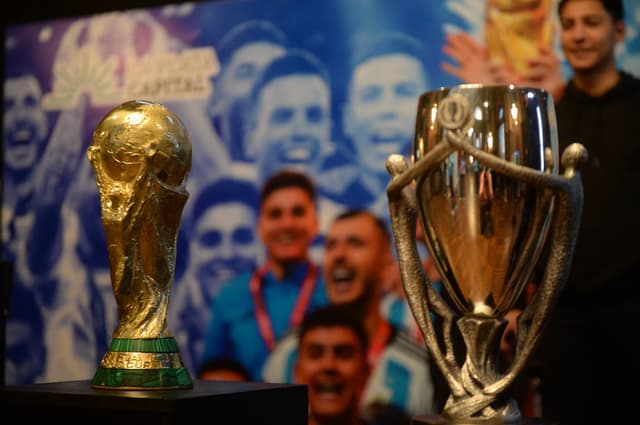La Plata celebra la emoción de acercar las copas históricas de la selección argentina