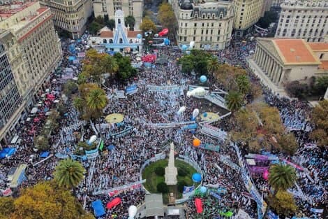 CFK Envía un Contundente Mensaje de Esperanza desde su Detención: “Volveremos con Más Fuerza”