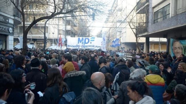 Movilizaciones masivas respaldan a Cristina Fernández de Kirchner tras su condena domiciliaria