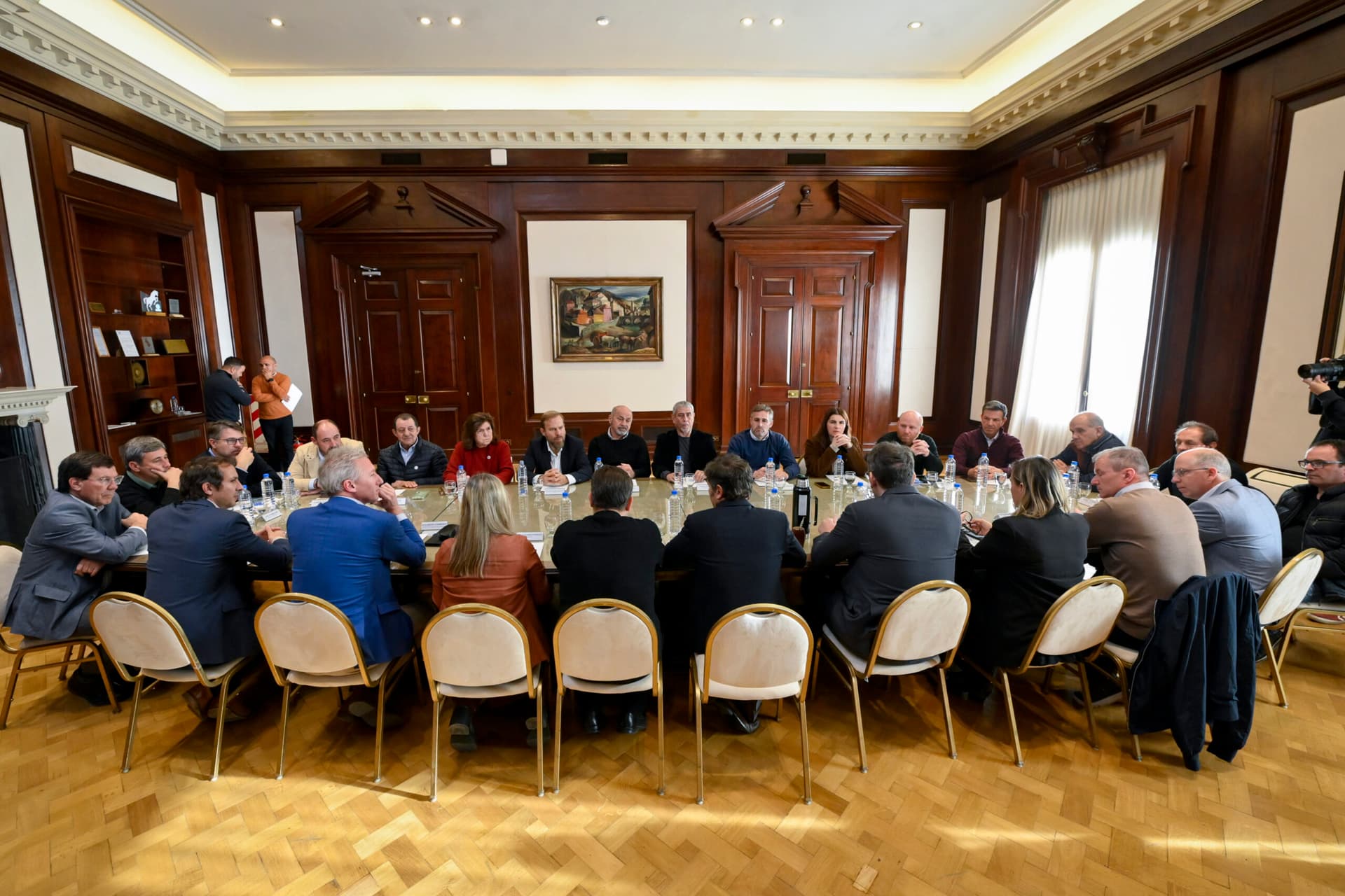 Municipios bonaerenses firman nuevos acuerdos de leasing para potenciar la producción local