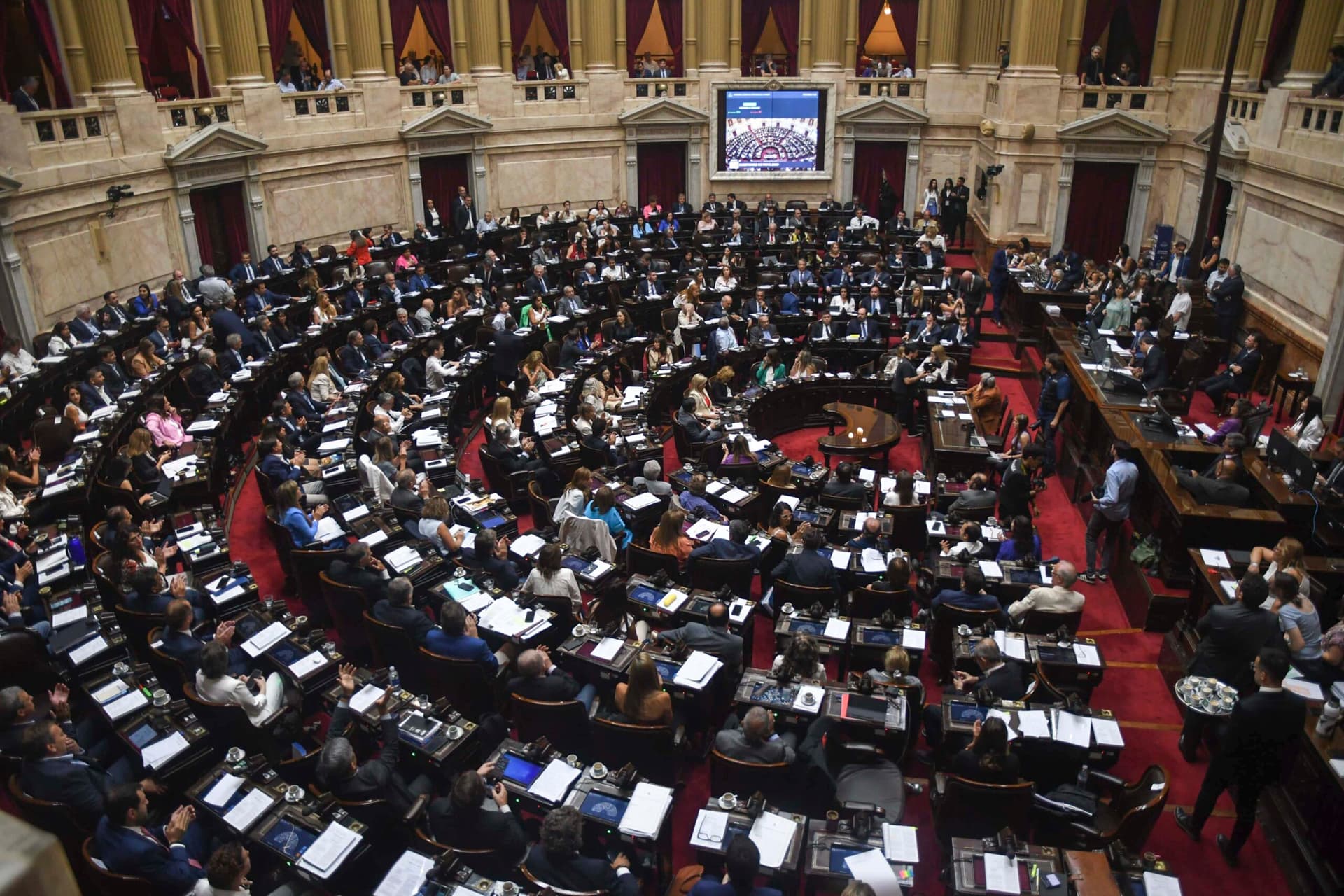 Divisiones internas del peronismo frenan el debate sobre reelección indefinida en el Senado