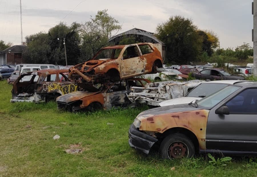 La Plata inicia la compactación de más de 1.200 vehículos secuestrados para optimizar espacios y reducir contaminación