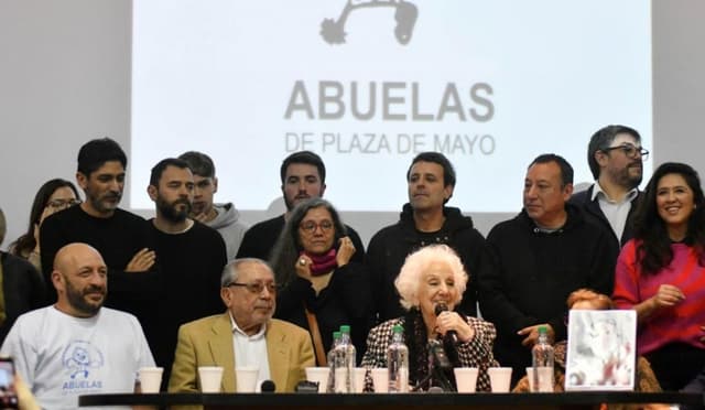 Celebran la recuperación del nieto 140 tras la dictadura argentina