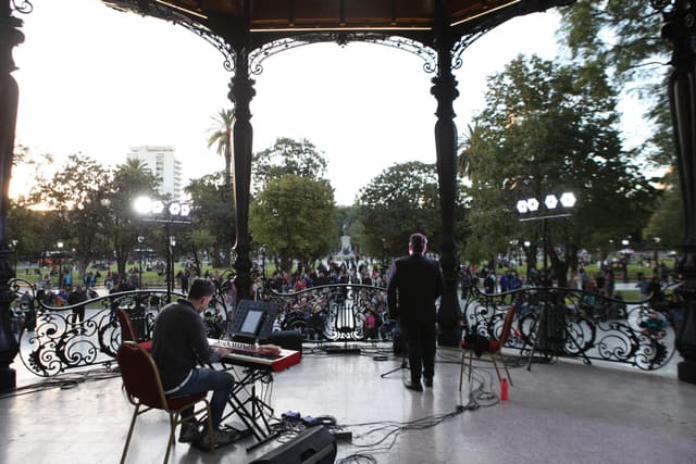 Sábado Cultural al Aire Libre: Rock, Jazz y Ballet en Plazas Renovadas