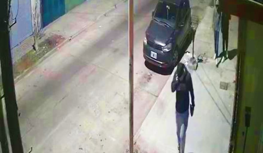 Roban durante una hora en casa de Lomas del Mirador mientras propietarios huían