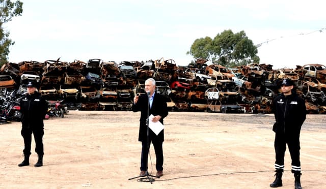La Plata lanza plan integral para compactar vehículos abandonados y mejorar la ciudad