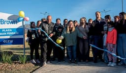 Inauguran renovada Plaza Fabián Ferrari en Glew con mejoras integrales y homenaje local