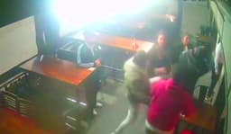 Violenta agresión en bar de La Matanza: policía y profesor de kickboxing atacan a empleadas para evadir cuenta