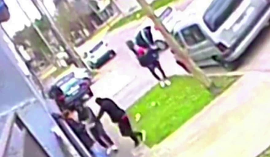 Asalto en Bernal: emboscan a conductora y roban camioneta tras ronda previa