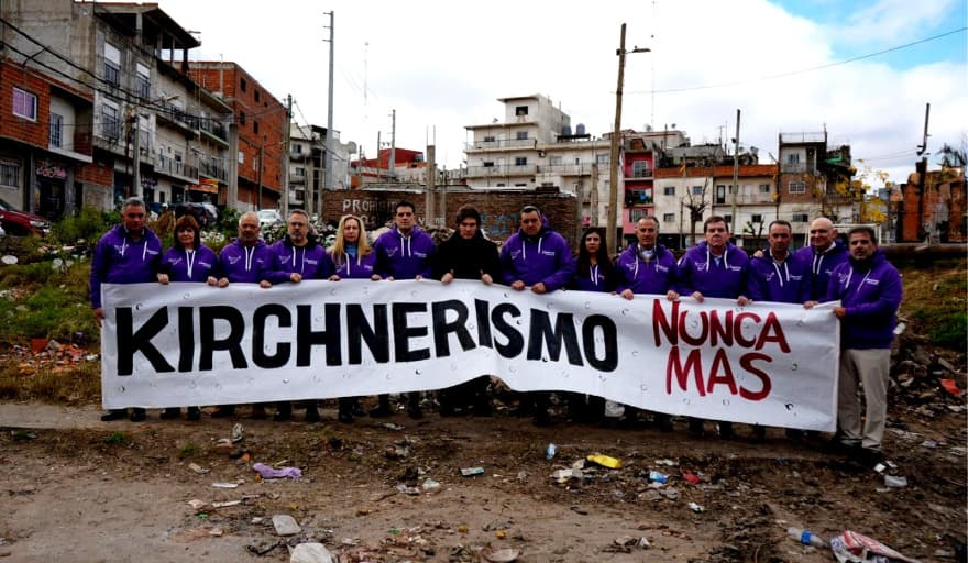 Milei inicia campaña en La Matanza con un cartel que genera controversia