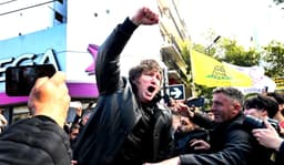 Kicillof cuestiona con dureza la presencia de Milei en La Plata durante acto electoral