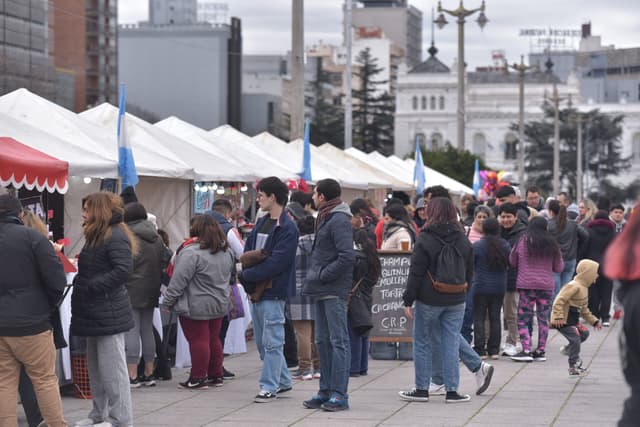 Gran Fiesta Tricolor Celebra las Independencias de Venezuela, Colombia y Ecuador en Plaza Moreno