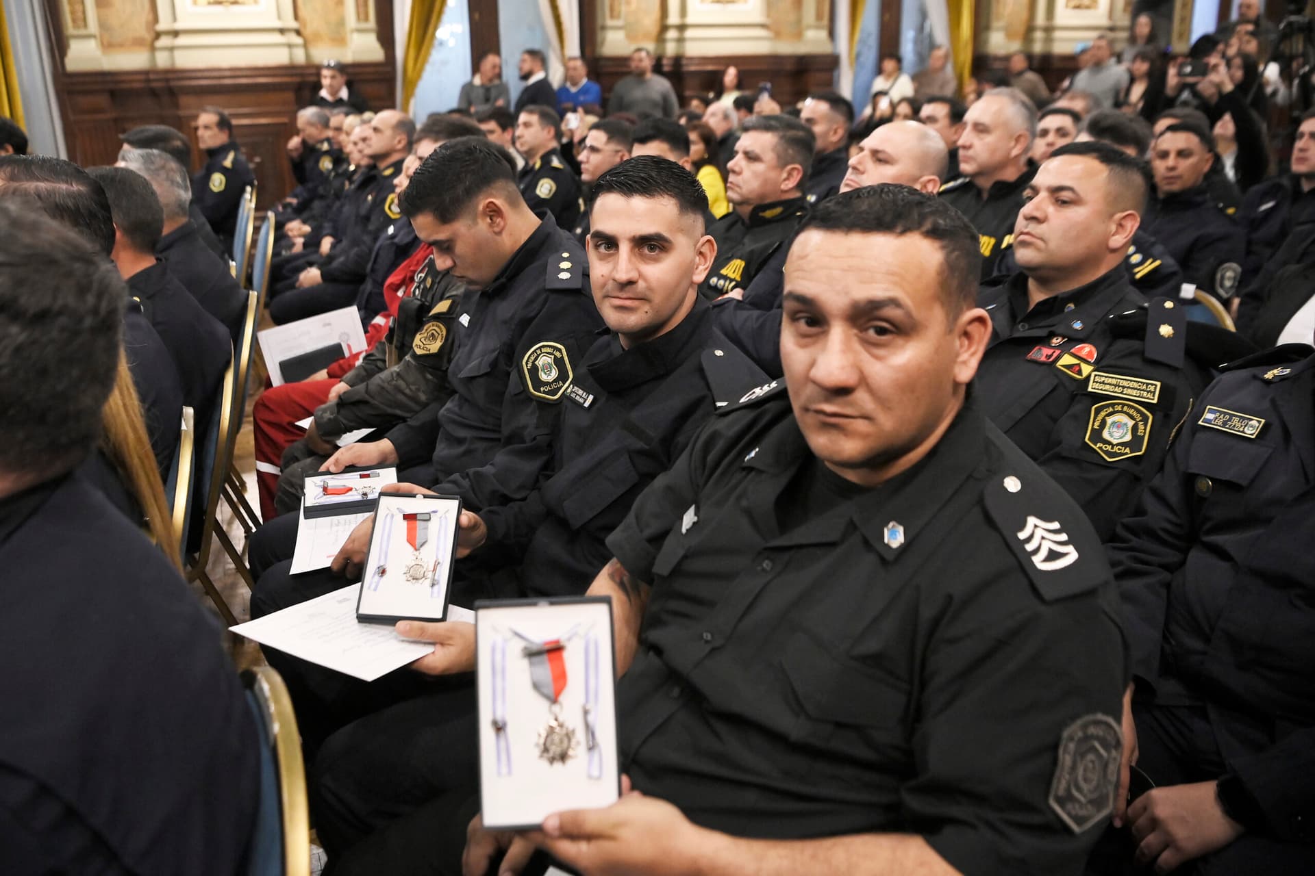 Reconocen a policías bonaerenses por su valentía y compromiso en procedimientos de alto riesgo