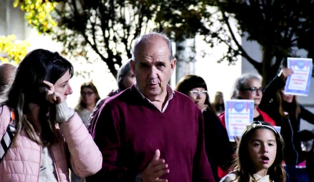 Pablo Zurro supervisa renovación de iluminación Led en Mones Cazón y valora la gestión municipal