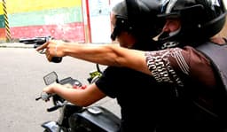 Motochorros atacan a un joven y a un hombre con perro en Lomas del Mirador