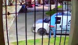 Asalto a mano armada en Bernal: motochorros atacan a un conductor que aguardaba a una profesora