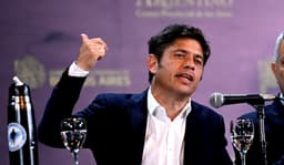 Kicillof responde a Milei: cuestiona frases repetidas y alerta sobre la crisis económica actual