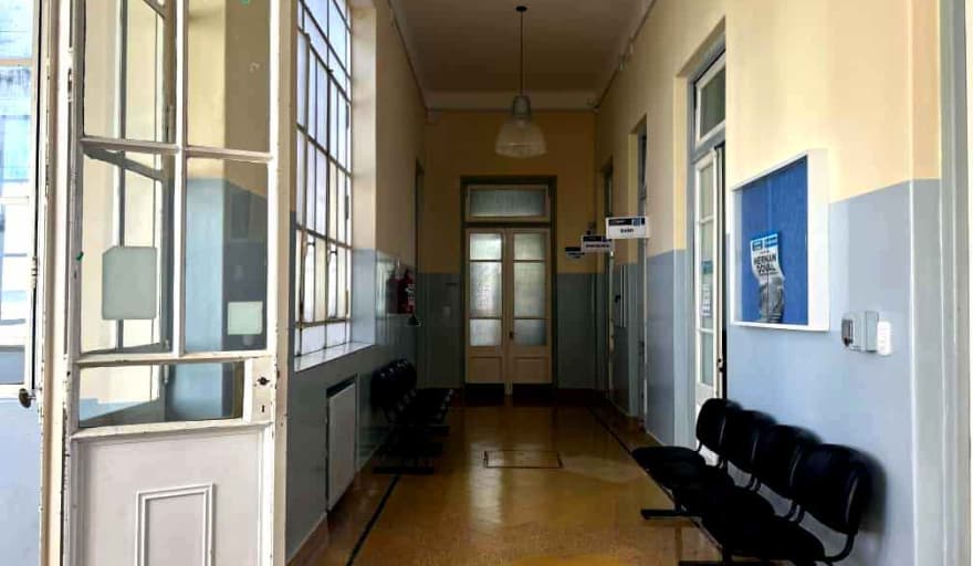 Renovaron la sala de espera del Hospital Municipal Anita Eliçagaray para mejorar la atención