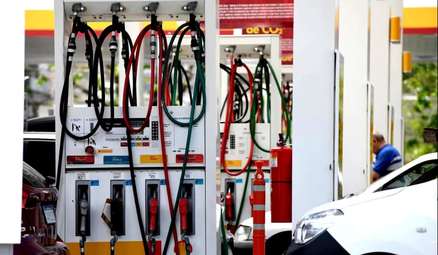 Massismo impulsa aviso previo obligatorio para aumentos en combustibles en Buenos Aires
