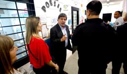 Alberto Sileoni cuestiona la prohibición de celulares en escuelas primarias y anticipa su reglamentación