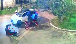 Violento asalto a motoquero en Ciudad Evita: lo derribaron para robarle la moto