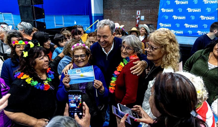Almirante Brown reconoce la labor esencial de sus trabajadoras vecinales en los barrios